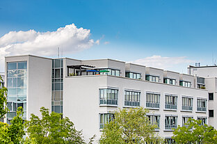 Palliativstation in der oberen Etage mit Terasse.